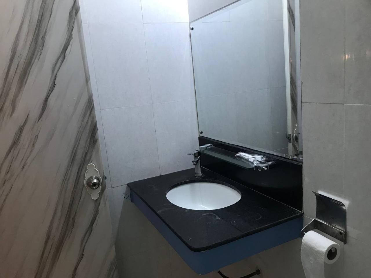 Rs Galaxy Hotel Phnom Penh Esterno foto