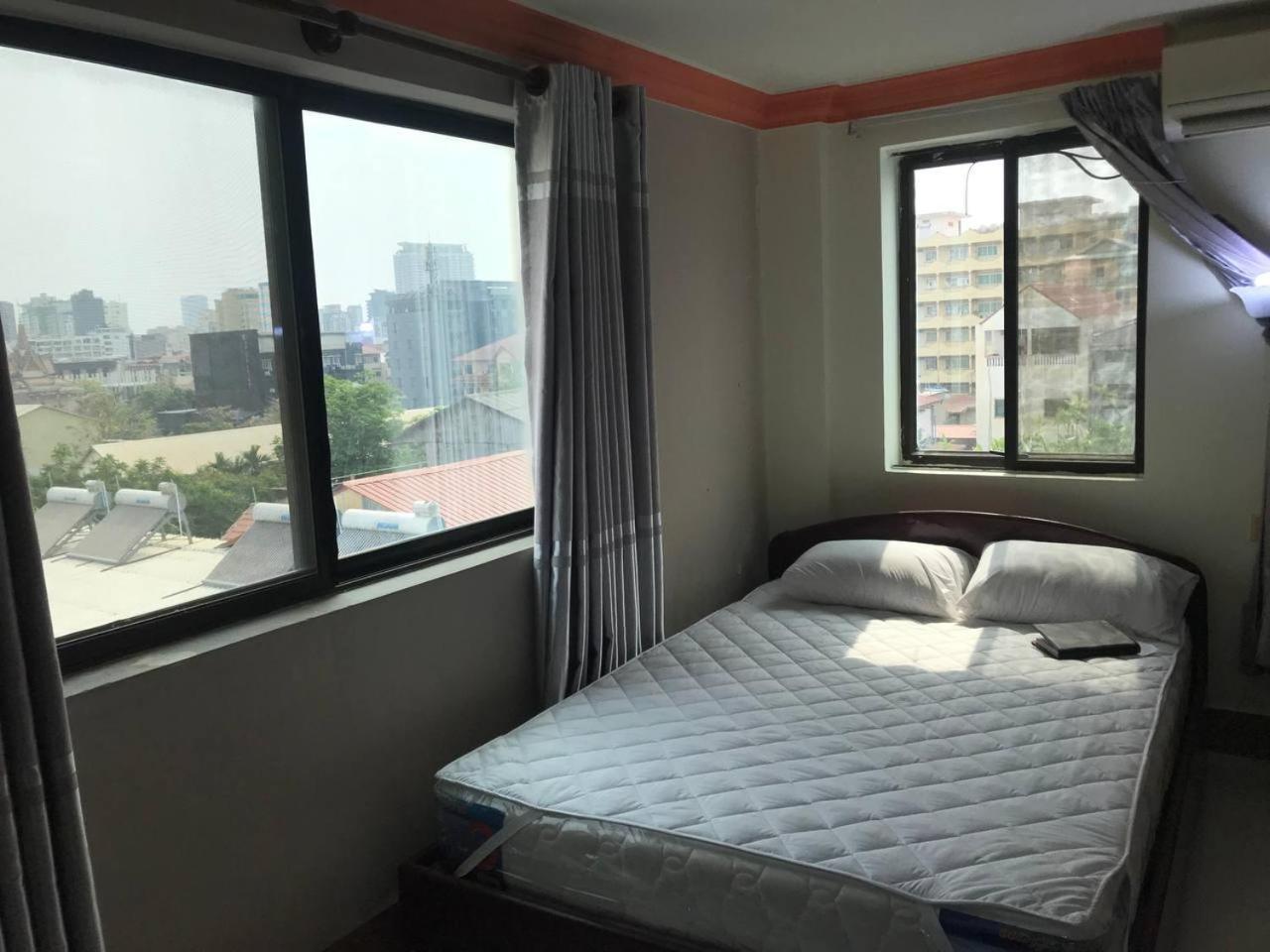 Rs Galaxy Hotel Phnom Penh Esterno foto